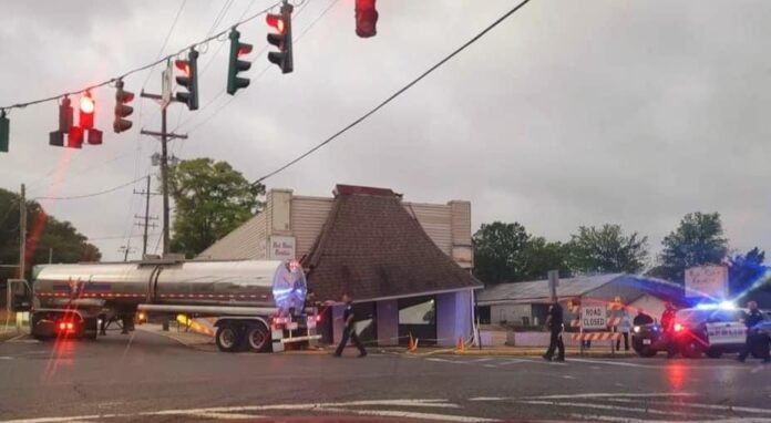 18-wheeler accident on Main Street in Pineville (Source: City of Pineville)