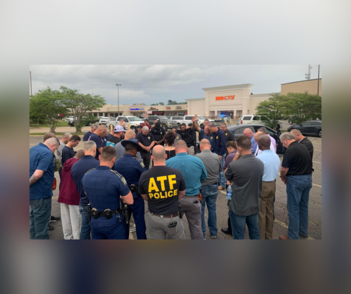 Denham Springs: Police officer injured in shopping center shooting; suspect later dies at hospital (Source: DSPD, LPSO)