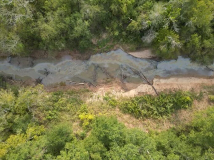 Shreveport: Caddo sheriff's deputies responded to an oil spill on Twelve Mile Bayou