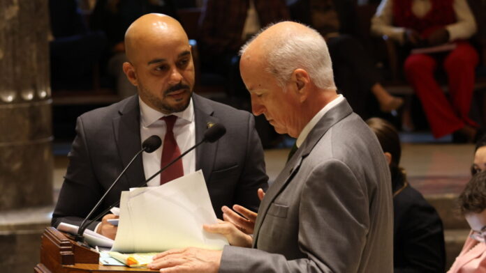 Sen. Royce Duplessis, D-New Orleans, questions Sen. Jay Morris, R-West Monroe, in the Louisiana Senate chamber on the congressional redistricting map Morris sponsored to eliminate one of Louisiana’s two majority-minority districts in the U.S. House. (Photo by Wes Muller/Louisiana Illuminator)